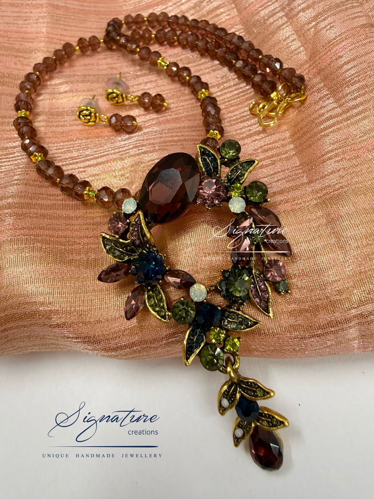 Vintage Wreath Crystal Pendant Necklace